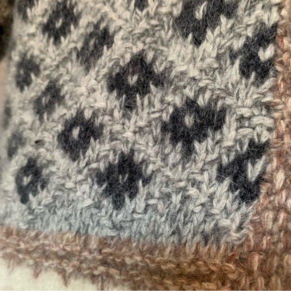 v i n t a g e :: Cozy Geometric Colorblock Granny Wool Knit Cardigan - Picture 4 of 11